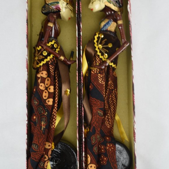 King Rama and Queen Shinta Indonesian Marionette Puppet - Picture 12 of 13